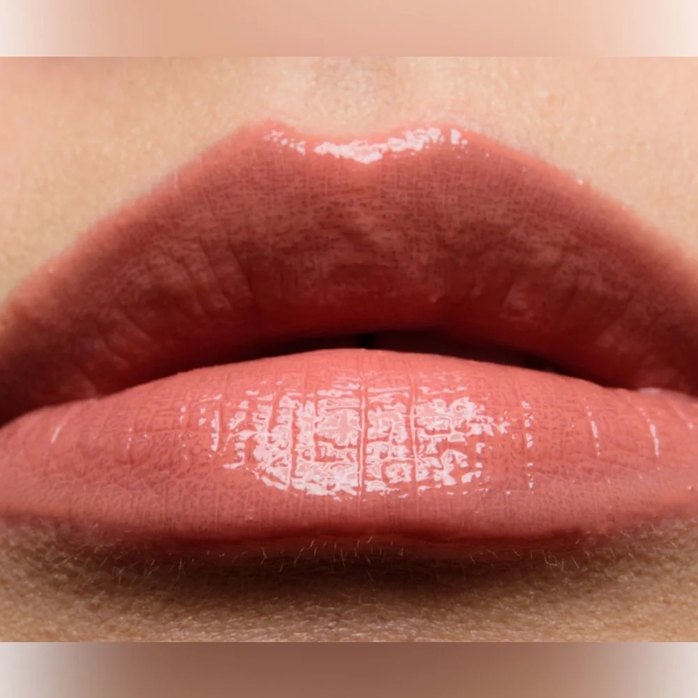 MAC LUST LIPGLASS. NEW IN BOX.